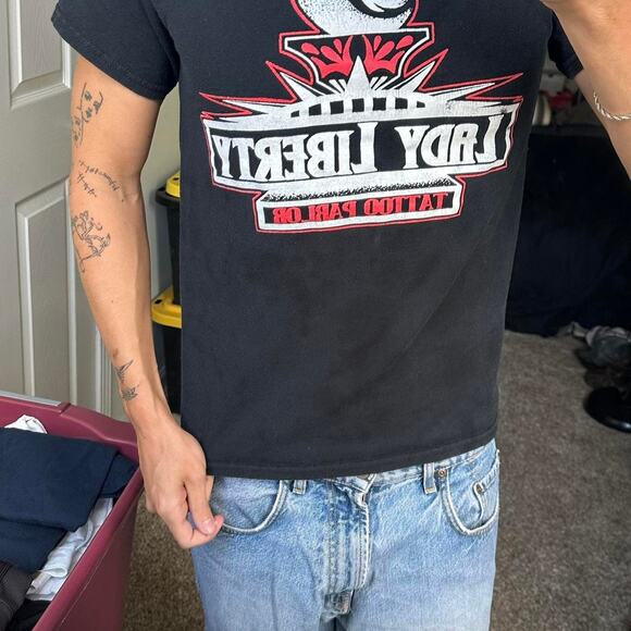 2000s Vintage Tattoo Shop Parlor Faded Fityed Graphic Tee - Picture 7 of 7